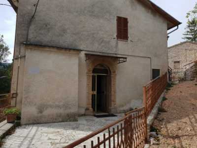 Appartamento in Vendita a Serrapetrona via Castello di Borgiano
