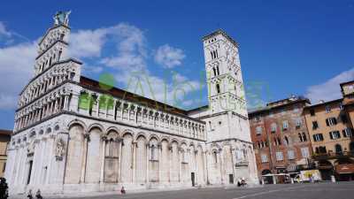 Negozio in Vendita a Lucca Piazza San Michele Centro Storico