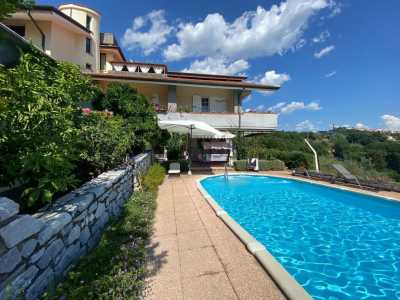 Villa in Vendita a Castelnuovo Magra via Montecchio 70