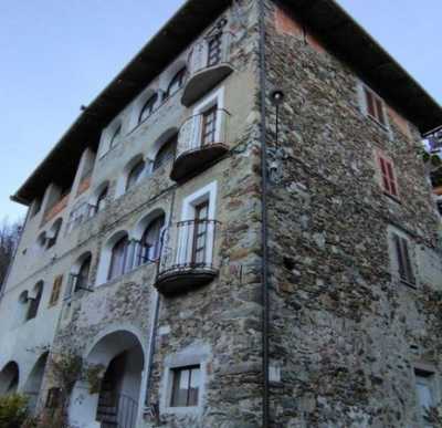 Villa in Vendita a Varallo Frazione Cervarolo Villa Inferiore