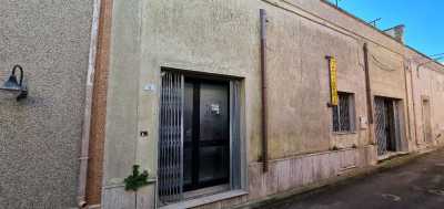 Laboratorio in Vendita a San Donaci via Giacomo Puccini 9