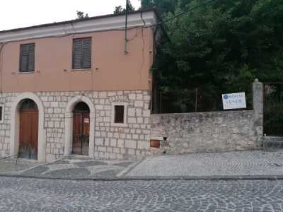 Rustico Casale in Vendita a Forlì del Sannio via Regina Elena 37