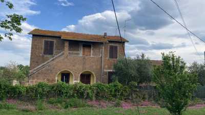 Rustico Casale Corte in Vendita a Civita Castellana via Terni