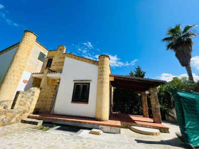 Villa in Vendita a Campofelice di Roccella Lungomare del Mediterraneo