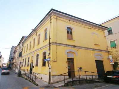 Palazzo Stabile in Vendita a Pontedera via Aurelio Saffi 45