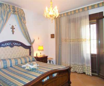 Villa in Vendita a Palermo via Messina Marine 600
