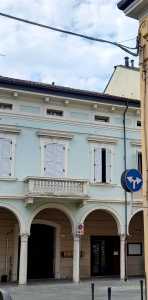 Edificio Stabile Palazzo in Vendita a Luzzara