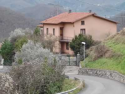 Villa a Schiera in Vendita a Fosciandora Garfagnana Ceserana