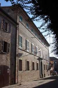 Palazzo Stabile in Vendita a Saludecio Centro Storico