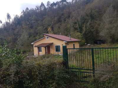 Villa in Vendita a Rocchetta di Vara Stadomelli