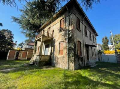 Villa in Vendita a Legnano Corso Sempione 113