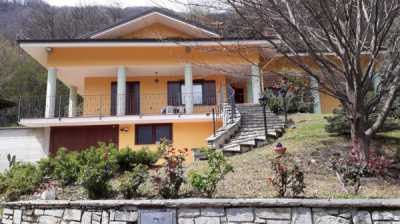 Villa in Vendita a Sparone