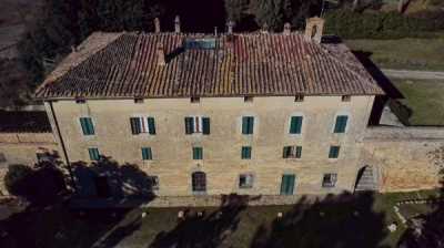 Villa in Vendita a Siena Strada di Cassia Nord