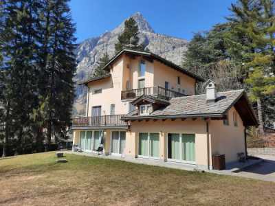 Appartamento in Vendita a Courmayeur Viale Monte Bianco