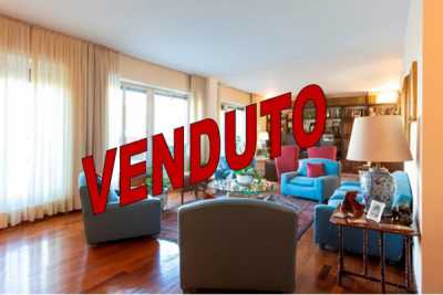 Appartamento in Vendita a Milano Corso Sempione