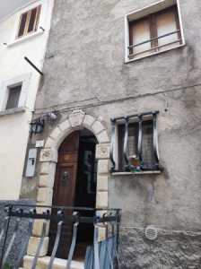 Appartamento in Vendita a Rocca di Cambio via Regina Margherita 3