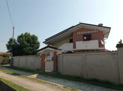 Villa in Vendita a Borgo Vercelli via Boschetto
