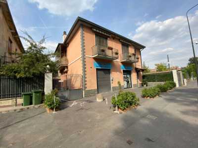 Villa in Vendita a Milano via Lorenteggio 172