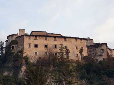 Palazzo Stabile in Vendita ad Arrone