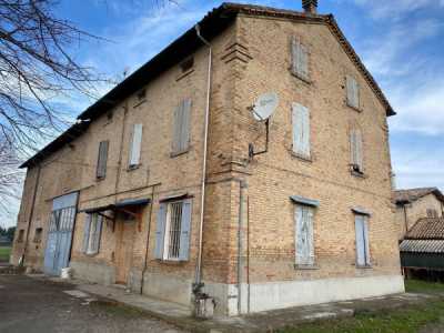 Rustico Casale in Vendita a Parma Strada Traversante Pedrignano