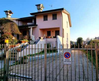 Villa in Vendita a Zeccone via Italia 27