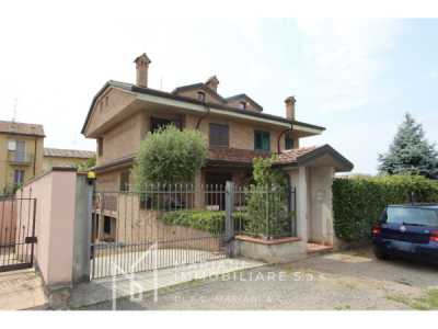 Villa in Vendita a Lainate via Calabria 13