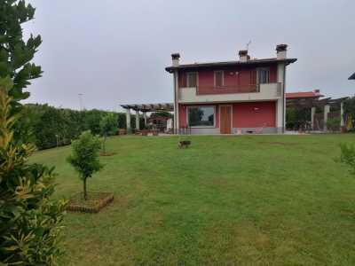 Villa Singola in Vendita a Camaiore Lido di Camaiore
