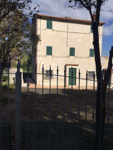 Rustico Casale Corte in Vendita a Senigallia Vallone