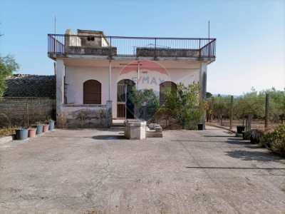 Villa in Vendita a Chiaramonte Gulfi Contrada Colombo Sperlinga