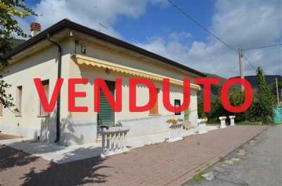 Villa in Vendita a Verona via Squaranto 29