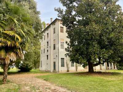 Villa in Vendita ad Abano Terme via Ugo Foscolo