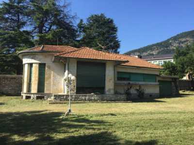 Villa in Vendita a Canzo via Volta 17