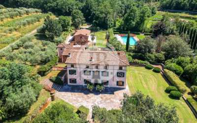 Villa in Vendita a Lucca via Roma