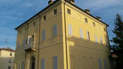 Edificio Stabile Palazzo in Vendita a Parma Montanara
