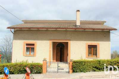 Villa in Vendita a Loro Piceno Viale Santini Dottor Pietro 13
