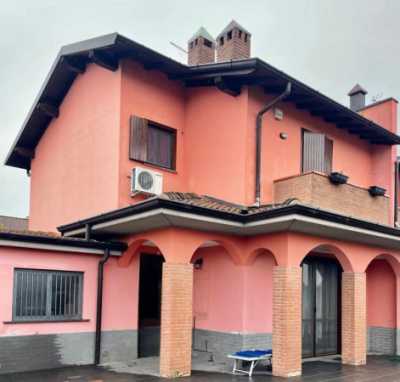 Villa in Vendita a Campospinoso