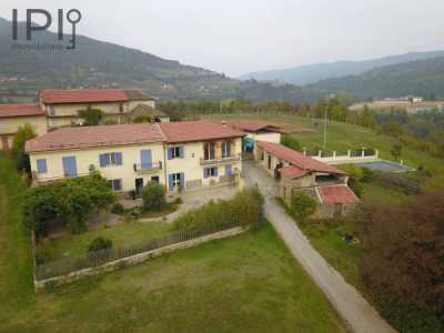 Villa in Vendita a Gorzegno Regione Canoretto