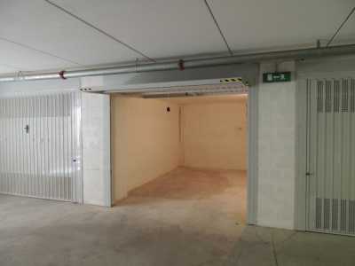 Box Garage in Affitto a Laveno Mombello