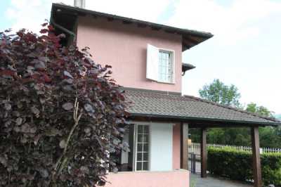 Villa in Vendita a Centro Valle Intelvi via Tenente Rigamonti