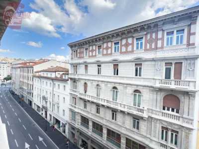 Appartamento in Vendita a Trieste Corso Italia
