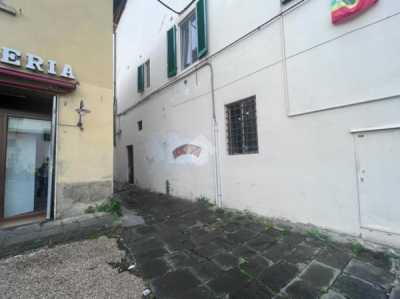 Box Garage in Vendita a Pistoia Magazzino e Cantina via del Bottaccio 2