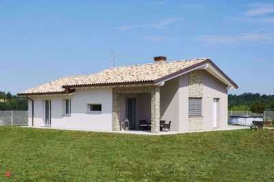 Villa in Vendita a Varallo Pombia