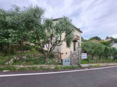 Villa in Vendita a Creazzo via Monte Cimone