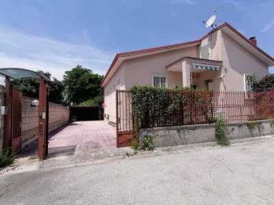 Villa in Vendita a San Nicola la Strada via Giacomo Leopardi 7