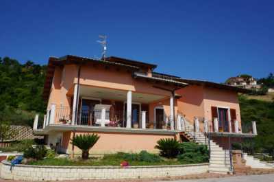 Villa in Vendita a Roseto Degli Abruzzi via Adriatica