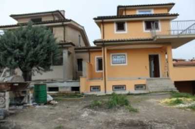 Villa in Vendita ad Anguillara Sabazia via Barattoli