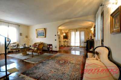 Villa in Vendita a Lucca via Dell
