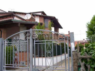 Villa o Villatta a Schiera in Vendita a Comacchio via Monte Cimone 34