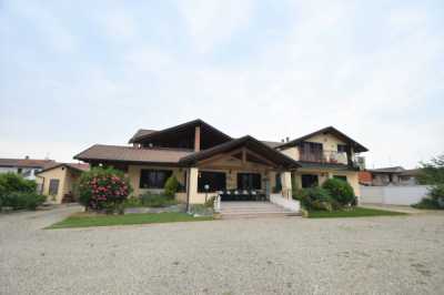 Villa in Vendita a Vercelli via Prarolo