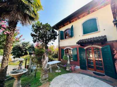 Villa in Vendita a Montano Lucino via Plinio 2 b